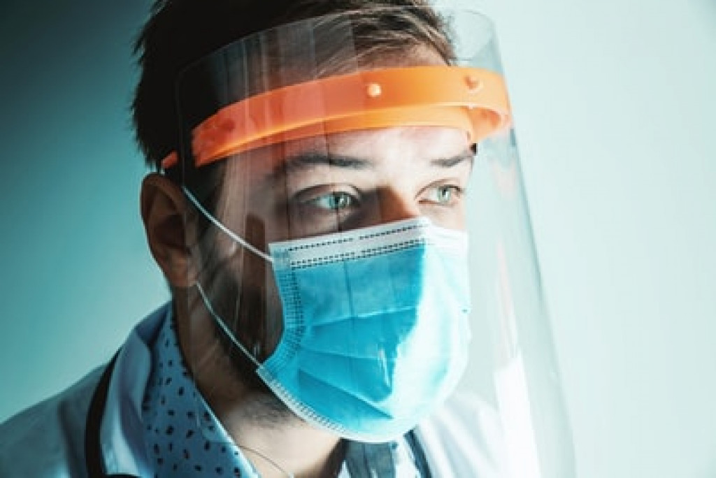 doctor wearing facemask